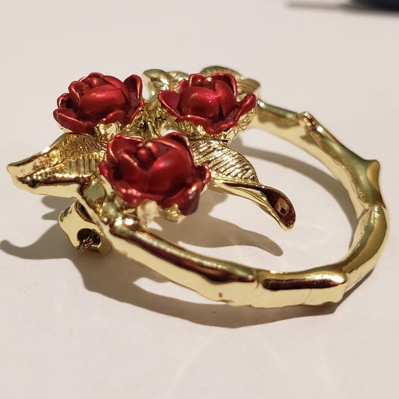 Gerry's Gold Tone Red Rose Wreath Brooch Vintage - Picture 1 of 4
